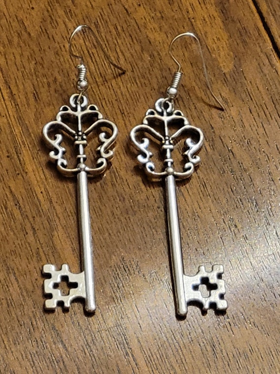 Antique style Silver Skelton Key Earrings - image 6
