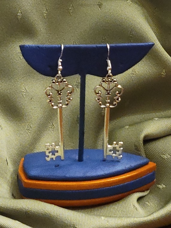 Antique style Silver Skelton Key Earrings - image 4