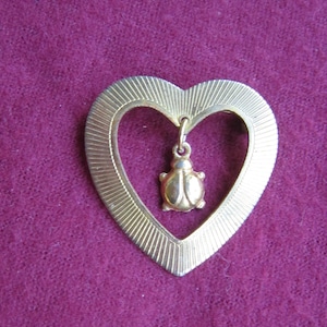 Vintage Gold Tone Motion Jewelry Heart Pin / Brooch with dangling Lady Bug