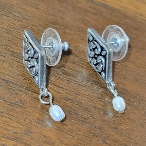 Silver tone Earrings Dangling Pearl