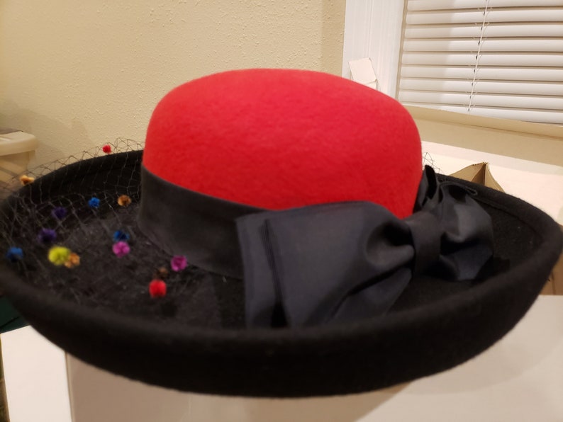 Vintage fashion hat Red Black by Sonni New with tags