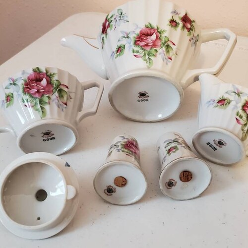 Lefton Cina shops Tea Pot Set Creamer Sugar Salt Pepper Shakers