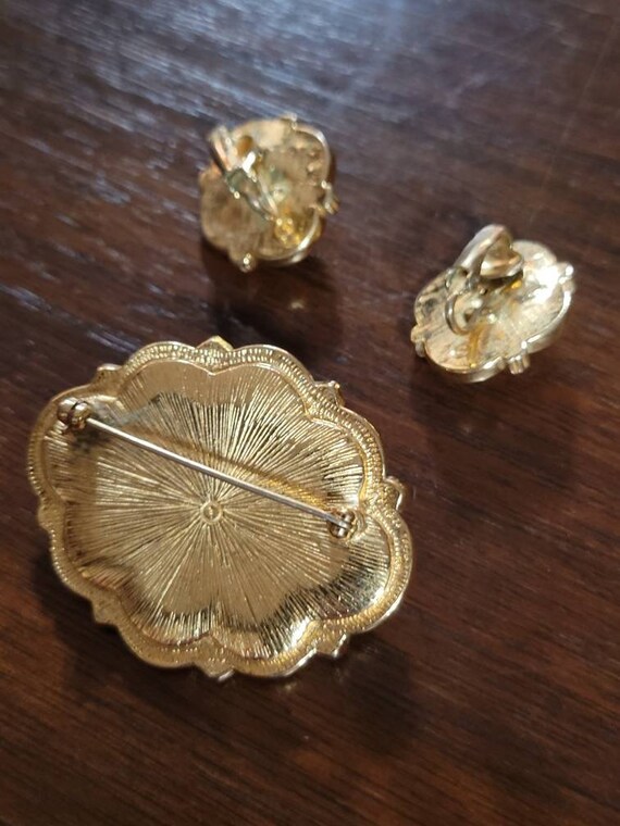 Vintage Gold tone Clip on Earrings and Matching B… - image 4