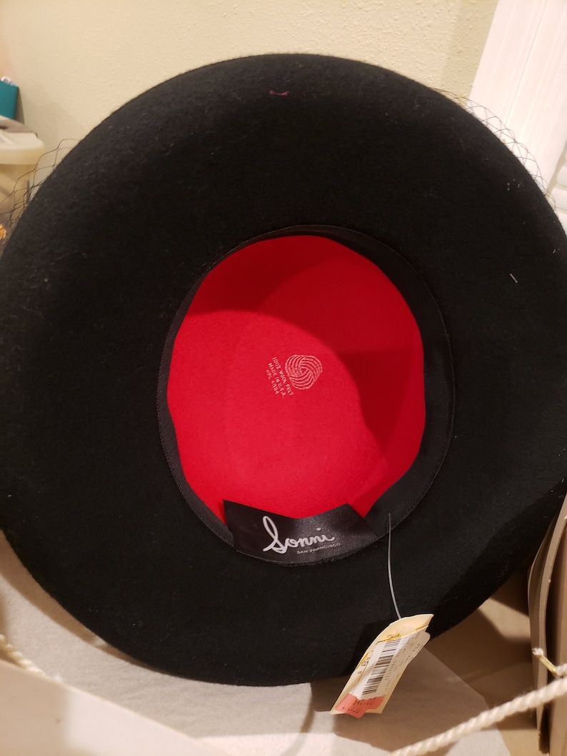 Vintage fashion hat Red Black by Sonni New with tags