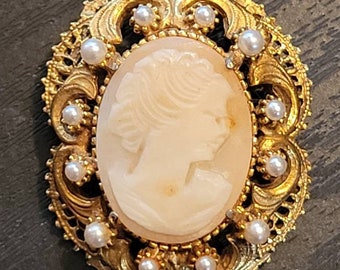 Vintage 1960/'s Signed Florenza Gold ToneBlackFaux Pearl Brooch