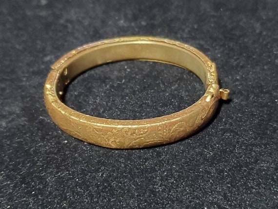 Vintage 1950s Gold Tone Hinged Bangle Bracelet With 24kt