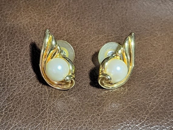 Marvelle Faux Pearl gold tone earrings - image 2