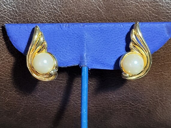 Marvelle Faux Pearl gold tone earrings - image 8