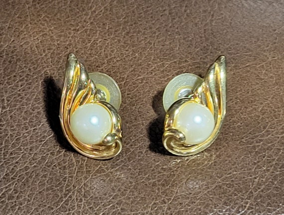 Marvelle Faux Pearl gold tone earrings - image 7