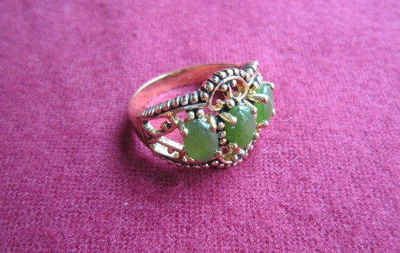 Vintage Gold Tone Jade Ring Past, Present, Future… - image 2