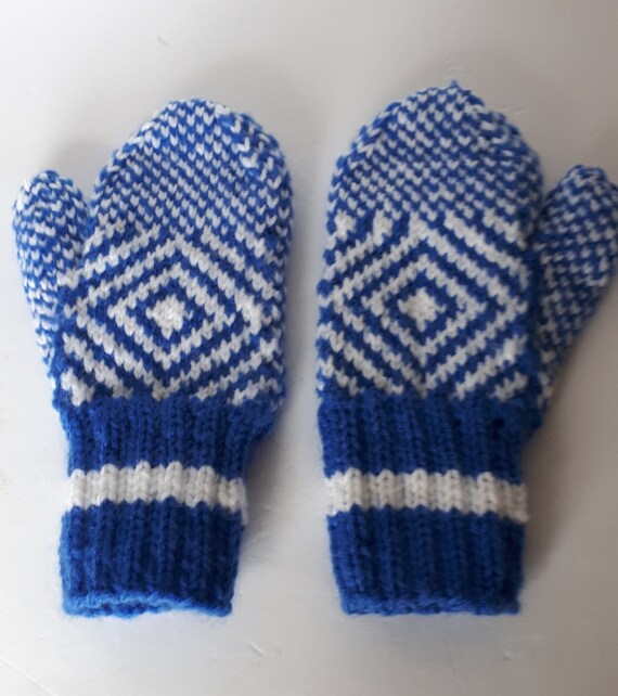 Handknit Newfoundland Mittens Double Knit Mittens Teens Mittens Young Ladies Mittens Blue And White Diamond Mittens 162