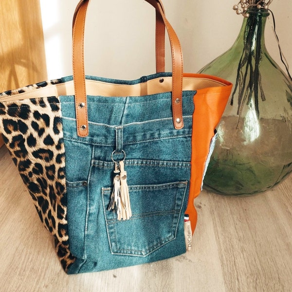 sac cabas patchwork jean recyclé cuir leopard et toile orange pompon anses cuir camel