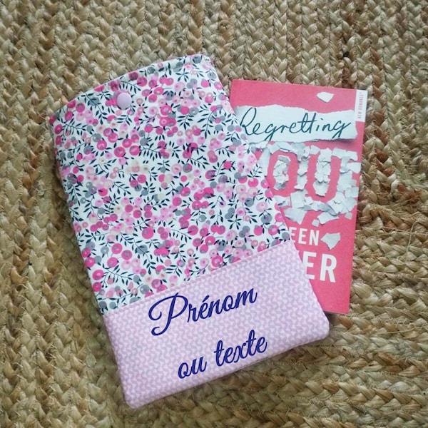 Pochette de protection housse pour livre de poche molletonnée en tissu liberty personnalisable prénom ou texte