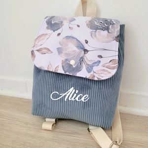 Sac à dos enfant velours cotelé et tissu fleuri bleu clair avec prénom personnalisable - sac à coulisses maternelle école piscine