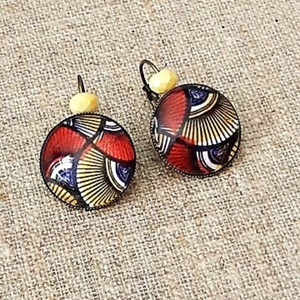 boucles d'oreilles dormeuses bronze cabochon Wax africain rouge et jaune