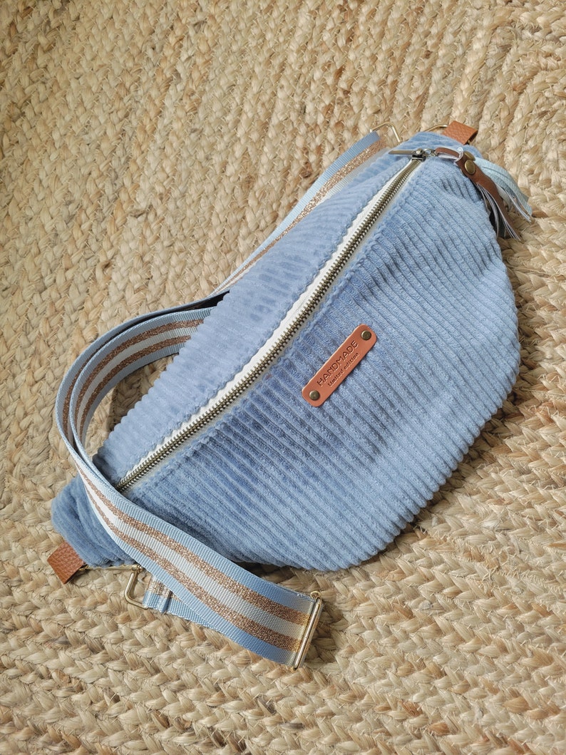 sac banane bandoulière crossbody en velours cotelé bleu ciel image 2