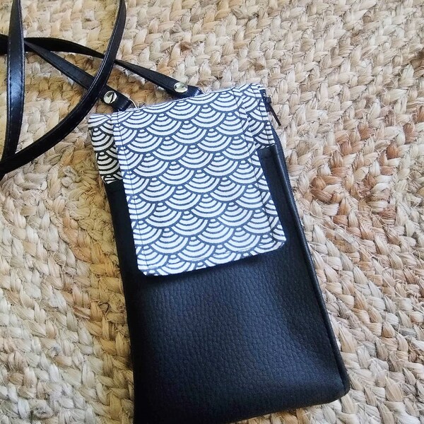 sac pochette bandoulière pour smartphone téléphone portable cuir noir et tissu japonais rouge