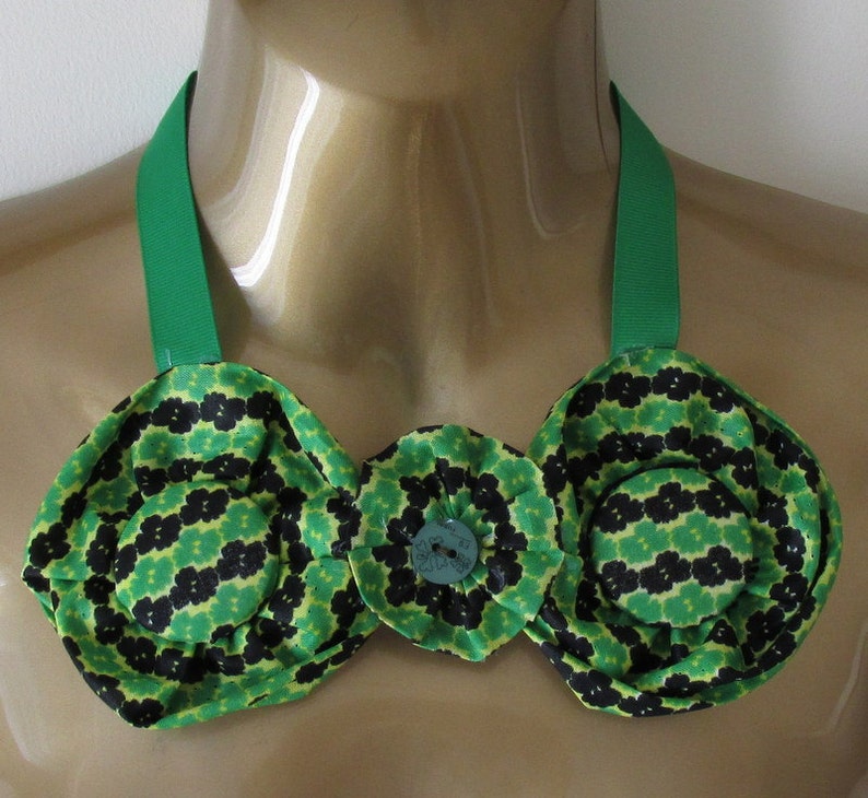Chic Afrocenric Green black African Ankara bib Christmas necklace vintage bronze hardware
