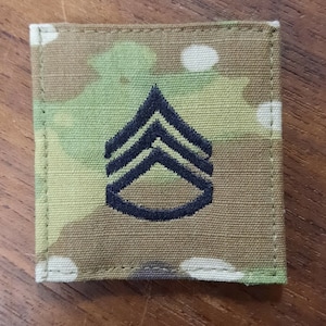 Parche de uniforme de sargento de personal de rango E-6 del OCP del ejército de EE. UU. listo