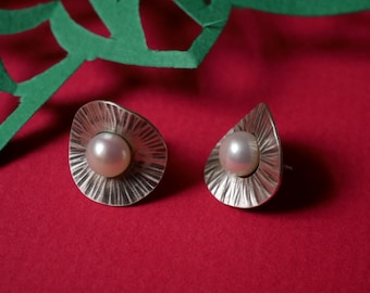Silver earrings with Pearl, stud earrings, handcrafted jewelry, Unique Artisan Accessory, women's elegant gift, button pearl, hammer texture