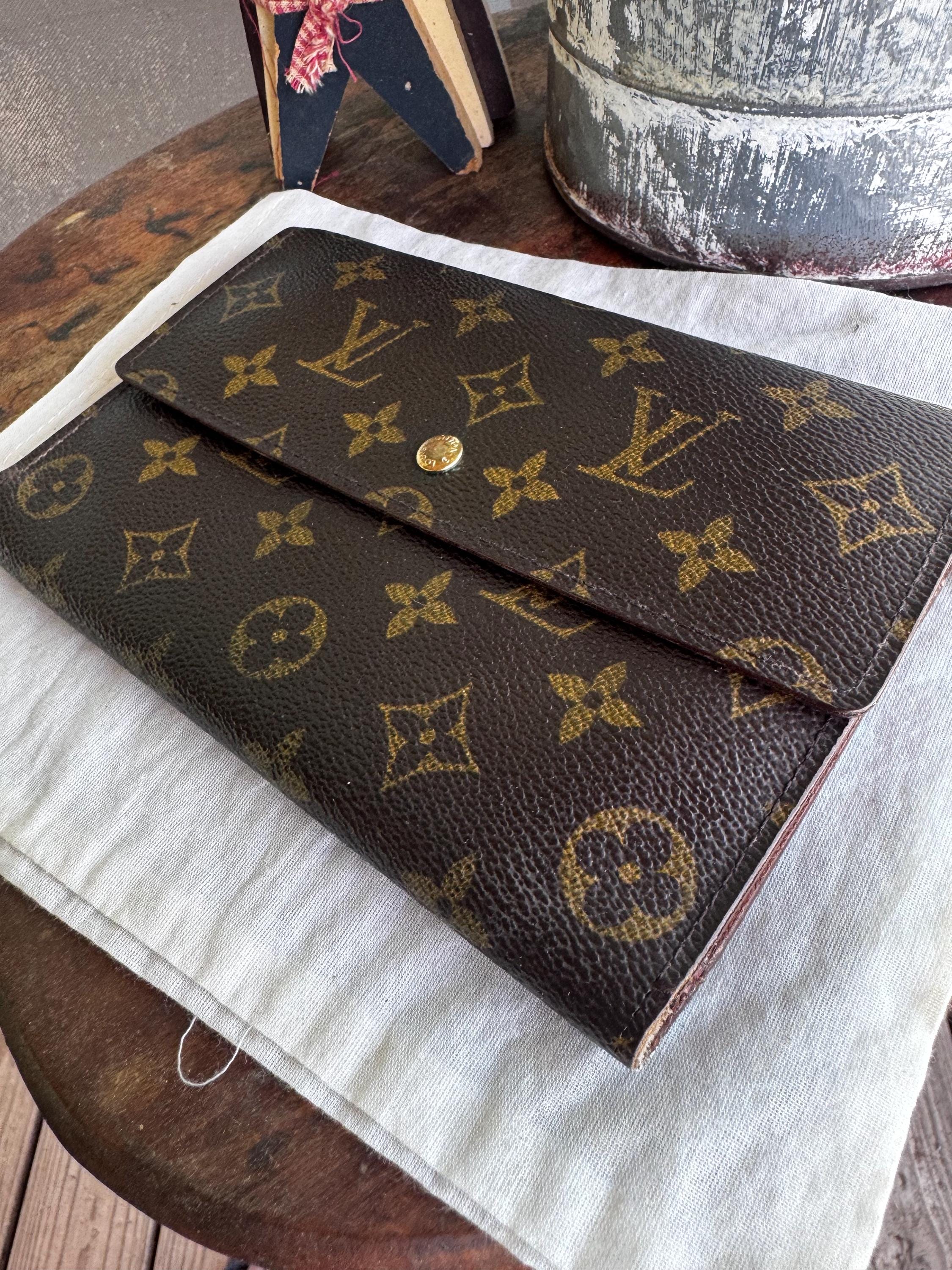 Louis Vuitton Black and Brown Monogram Clutch/Trifold Wallet. LOUIS VUITTON Monogram Canvas & Leather Trifold Envelope  main image 3