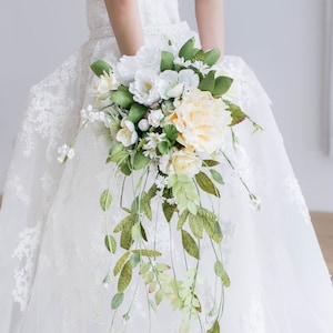 Bespoke WHITE&YELLOW Paper Cascade Bouquet - Bridesmaid Bouquet, Boho Paper Bouquet, Diameter 9&quot; Length 16&quot; Paper Wedding Bouquet
