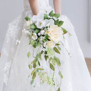 Bespoke WHITE&YELLOW Paper Cascade Bouquet - Bridesmaid Bouquet, Boho Paper Bouquet, Diameter 9" Length 16" Paper Wedding Bouquet