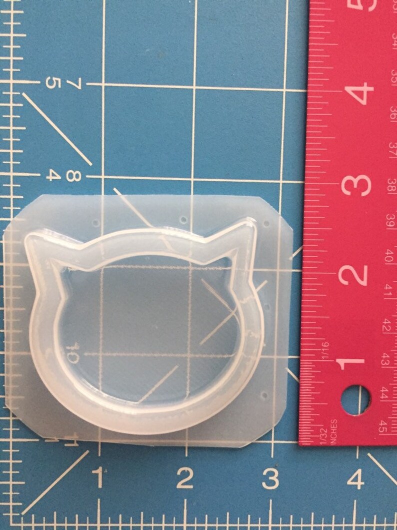 Cat shaker mold