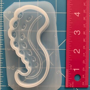 Tentacle shaker mold