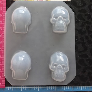 Skull Small Embed 12 Cavity Silicone Mold 5529