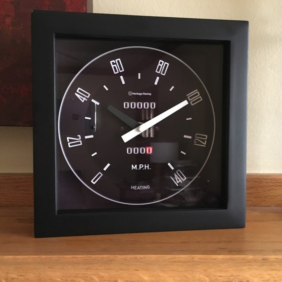 Alfa Romeo Giulia Tacho Wandregal Uhr