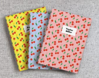 Personlig körsbärsjournal, anteckningsbok med eget namn, sött frukttryck, linjerad dagbok med hårt omslag i blått, rosa eller gult