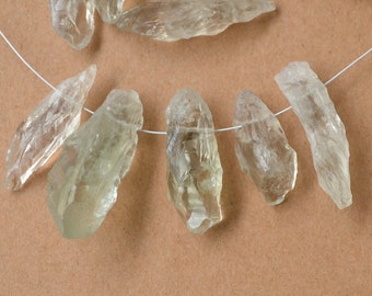 5 Pcs Natural Raw Green Crystal Quartz Rough Nugget Beads Pendant Top Drilled Rock Crystal Healing Point Chakra Reiki Charms