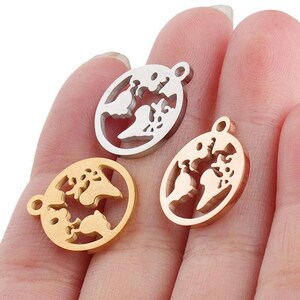 Colgante de mapa del mundo redondo de acero inoxidable 304 de 15 mm con agujeros para collar y pulsera.