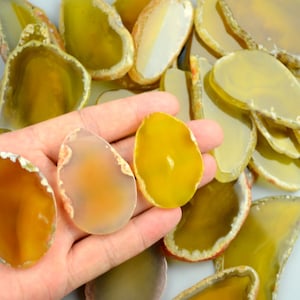 Laje de pedra de fatias de ágata de uma peça - 2"-3" - para cartões de nome de casamento Cartões de visita - Amarelo