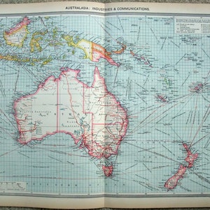 Australasien: Industrie und Nachrichtentechnik - Original Landkarte c1907 von George Elizabeth & Sons. Australien Neuseeland Antik