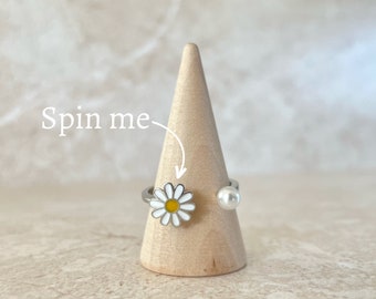 Spinner Ring | White Daisy | Party Favour | Gift | Bag | Filler | Birthday | Bridal | Shower | Hen | Sleepover | Adjustable | Spinning
