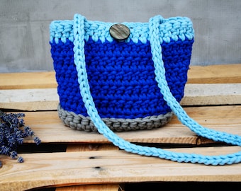Hand-woven handbag
