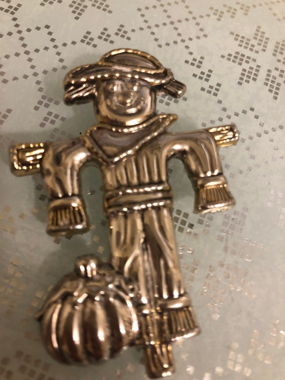 Beautiful Signed Artisan Scarecrow Brooch Or Pendant,… Gem