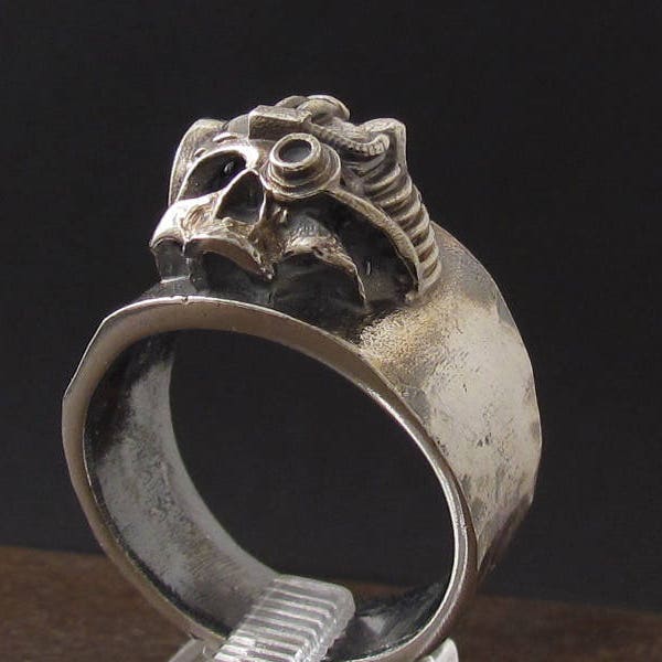 MySacrum  BIOMECHANICAL SKULL RING