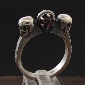 MySacrum SKULL RING GARNET-Silver 925 image 2