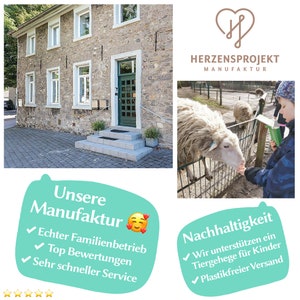May include: A stone building with a green door and a sign that says "Herzensprojekt Manufaktur". The sign is next to a heart with a stylized letter H inside. The building is surrounded by a cobblestone courtyard. A child is feeding a sheep in a pen. The text "Unsere Manufaktur" is in a speech bubble with a check mark next to the words "Echter Familienbetrieb", "Top Bewertungen", and "Sehr schneller Service". The text "Nachhaltigkeit" is in a speech bubble with a check mark next to the words "Wir unterst&uuml;tzen ein Tiergehege f&uuml;r Kinder" and "Plastikfreier Versand".