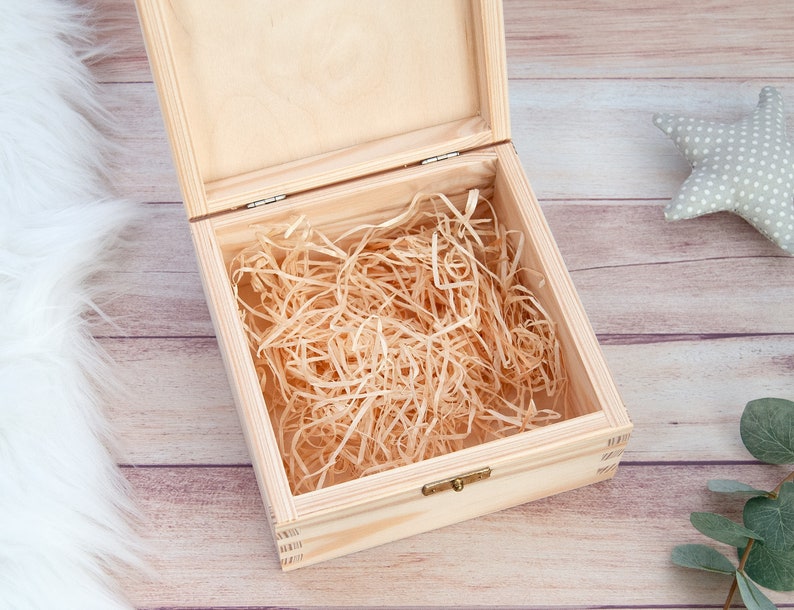 Taufe Geschenk Box, Personalisierte Holzbox als Taufgeschenk für Jungen und Mädchen mit Regenbogen und Name Bild 4