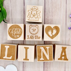 Cadeau spécial naissance Cubes en bois personnalisés pour filles et garçons Cadeau de baptême Bois d'érable de 5 cm image 1