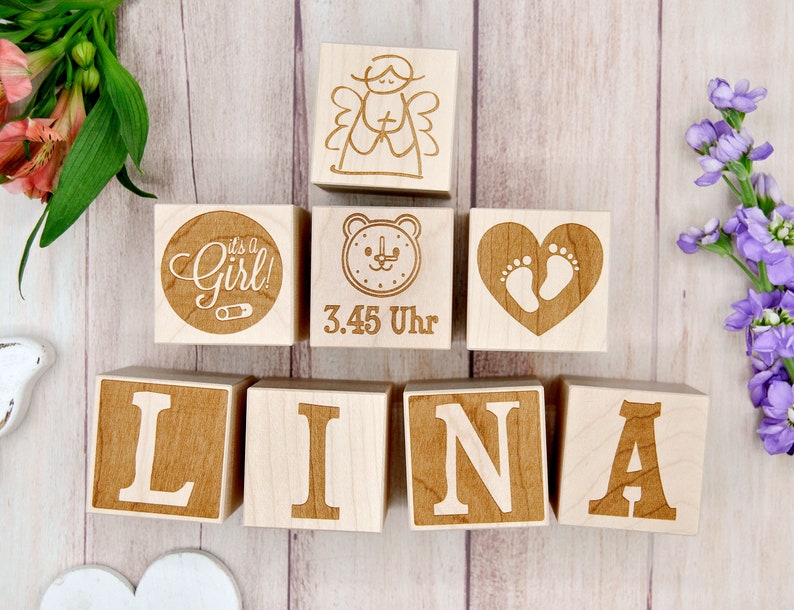 Cadeau spécial naissance Cubes en bois personnalisés pour filles et garçons Cadeau de baptême Bois d'érable de 5 cm image 1