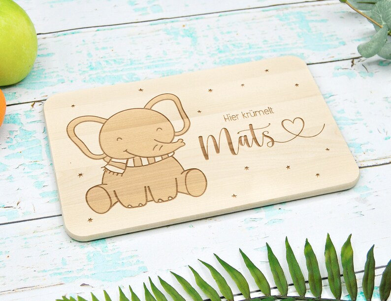 Petit-déjeuner pour enfants avec éléphant Cadeau bébé personnalisé Snack boards Cadeau danniversaire Gravure sur planche de bois image 1