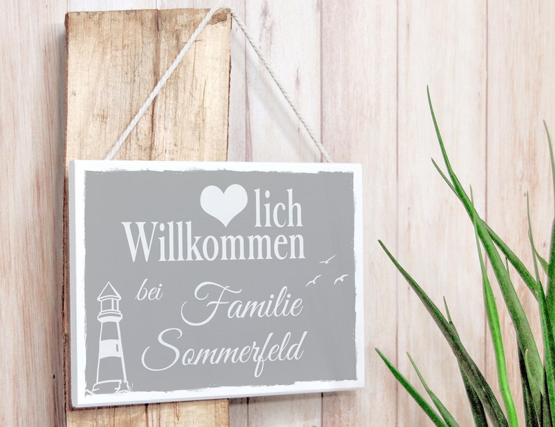 Personalisiertes Türschild aus Holz Wunschname Namensschild Geschenkidee Bild 1