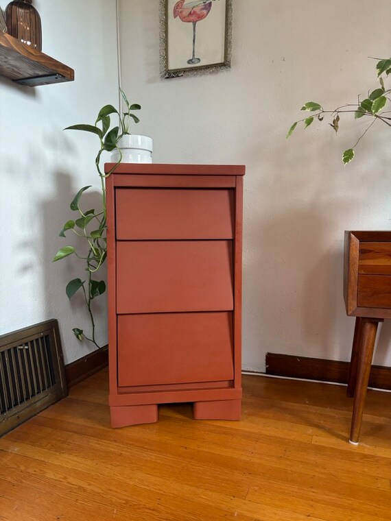 Rost Orange Holz Nachttisch: Nachttisch mit 3 Schubladen