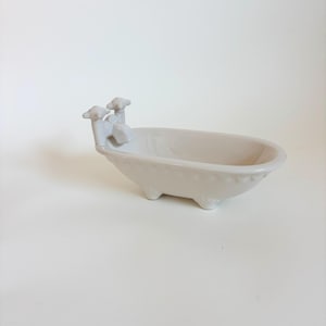 Gilchrist & Soames London Fine Ceramic 9&quot; Claw Foot Bathtub Soap Dish