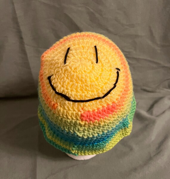 Smiley Face Crochet Bucket Hat - Etsy display picture 1